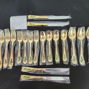 Vintage Hollyberry Gold Plated 20 Piece Service For 4 NIB